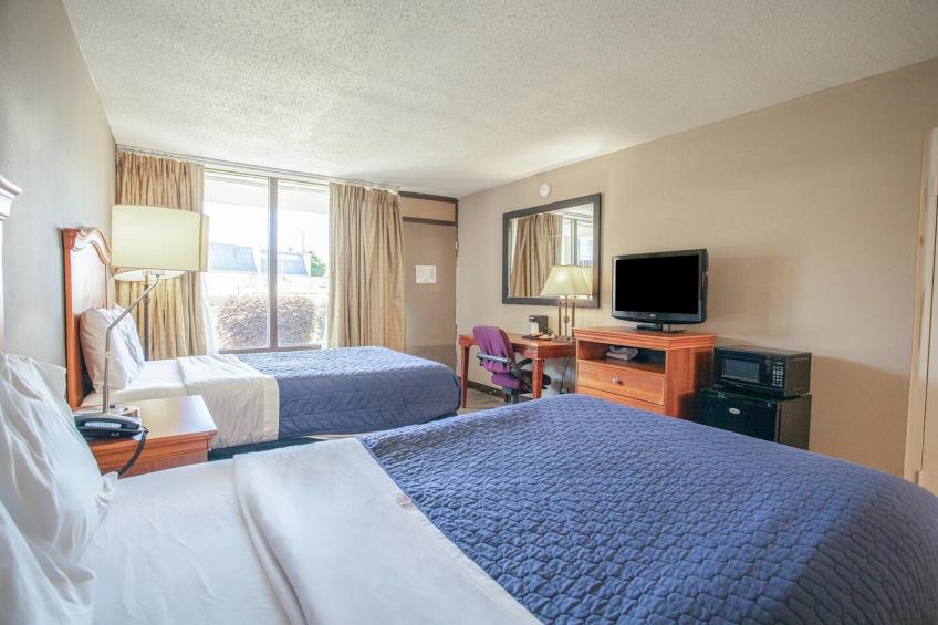 Family Suite - 2 Full Beds & Pull-Out Sofa Non-Smoking - foto 6