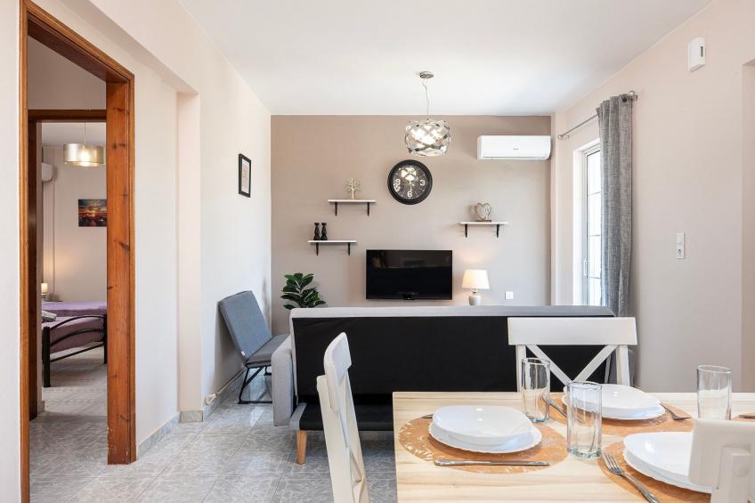 in einem Olivenhain in Strandnähe - foto 9