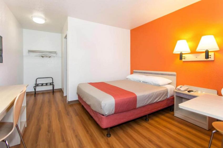 1 Queen Bed  Smoking - foto 21