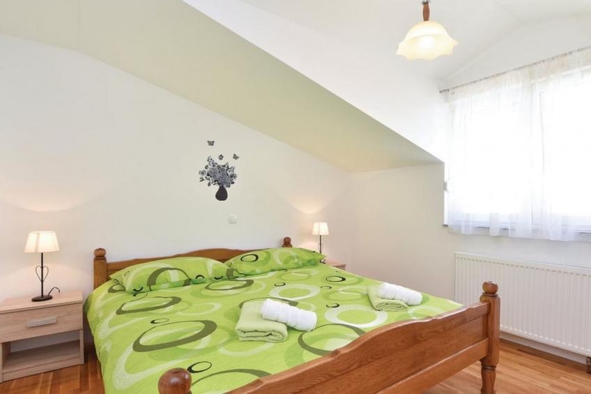 Serene Villa with Pool, BBQ, and Authentic Tavern Surrounded by Nature - Five Bedroom Holiday Home - foto 8