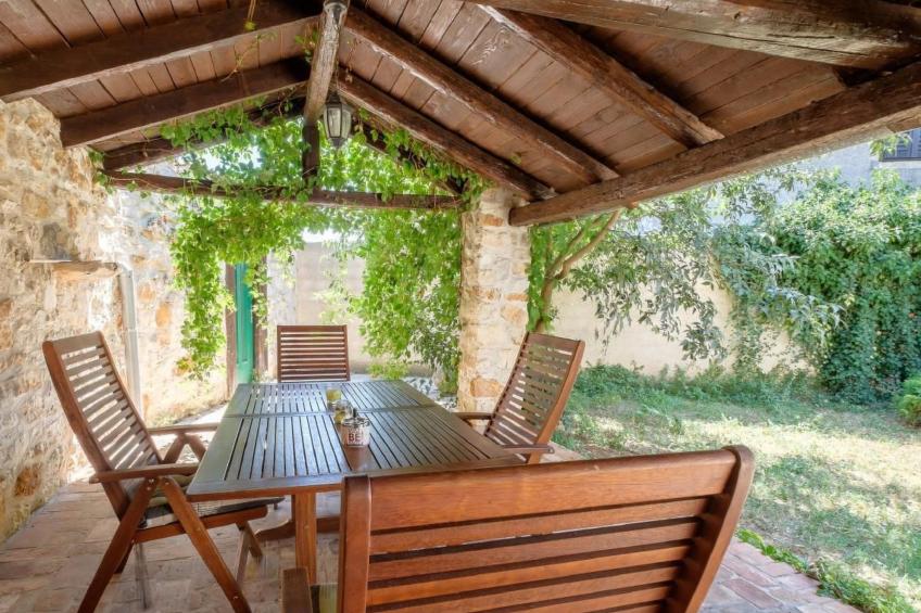 Wunderschöne Steinvilla mit privatem Garten und Terrasse