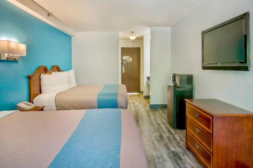 2 Queen Beds  Non-Smoking Micfridge - foto 5