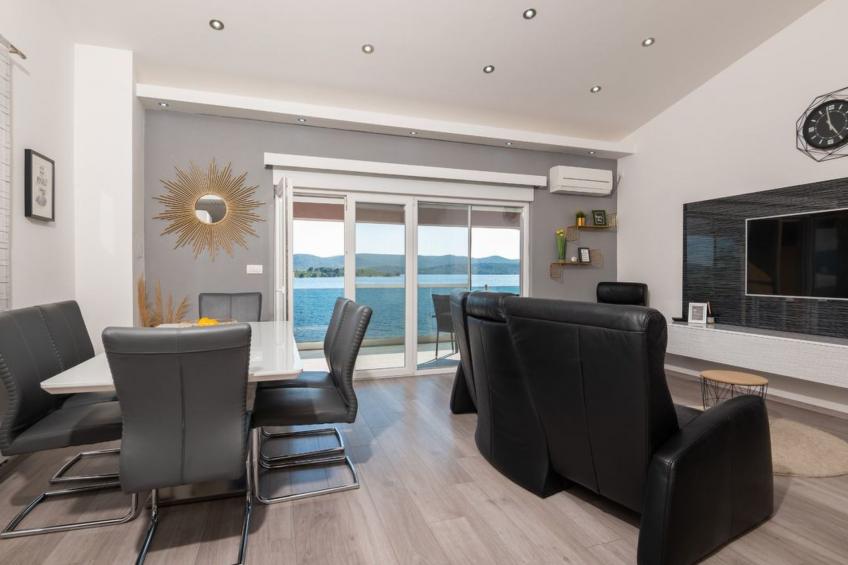 Wohnung in Turanj mit sicherem Parkplatz - foto 8