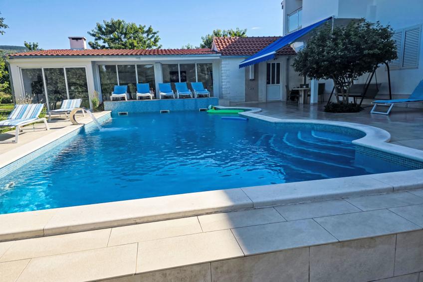 Villa Almas mit Schwimmbad, Fitnessraum, Tennisplatz