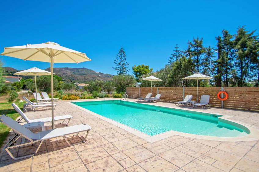 Anwesen mit Garten, Grill und Terrasse - foto 33