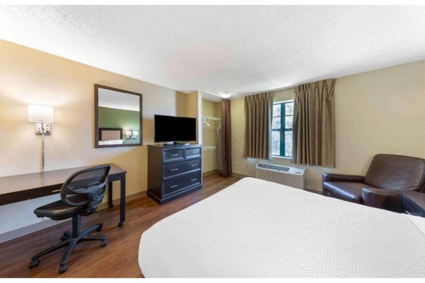 1 Queen Bed | Non-Smoking, Kitchen - foto 40