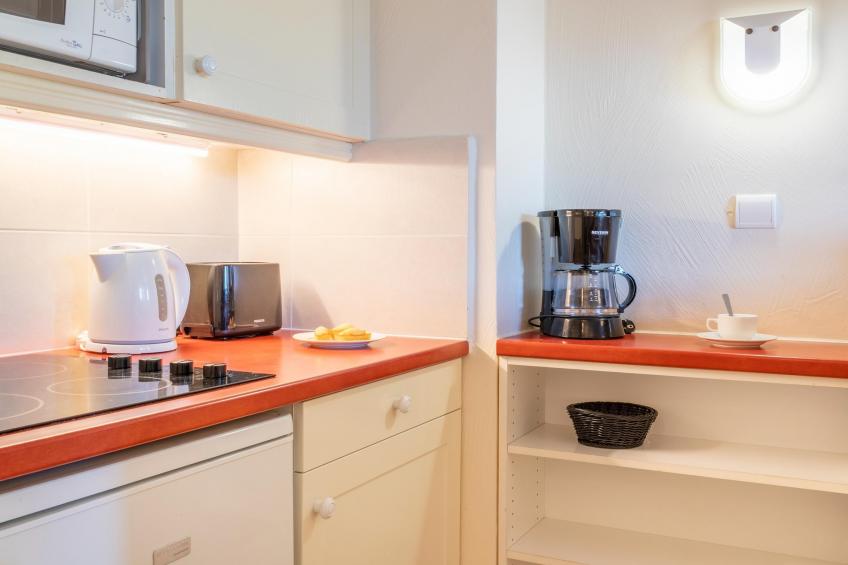 Pierre & Vacances Village Pont Royal en Provence Apartment 6 people - 1 bedroom + 1 sleeping alcove - Balcony or terrace - Air-conditioned - Renovated - foto 4
