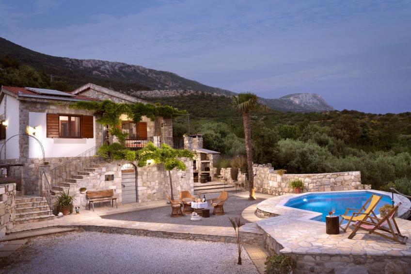 in Kaštel Lukšić mit großer Terrasse und Bergblick
