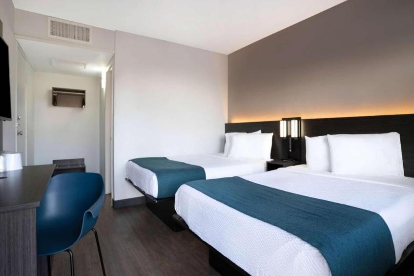 2 Full Beds  Smoking