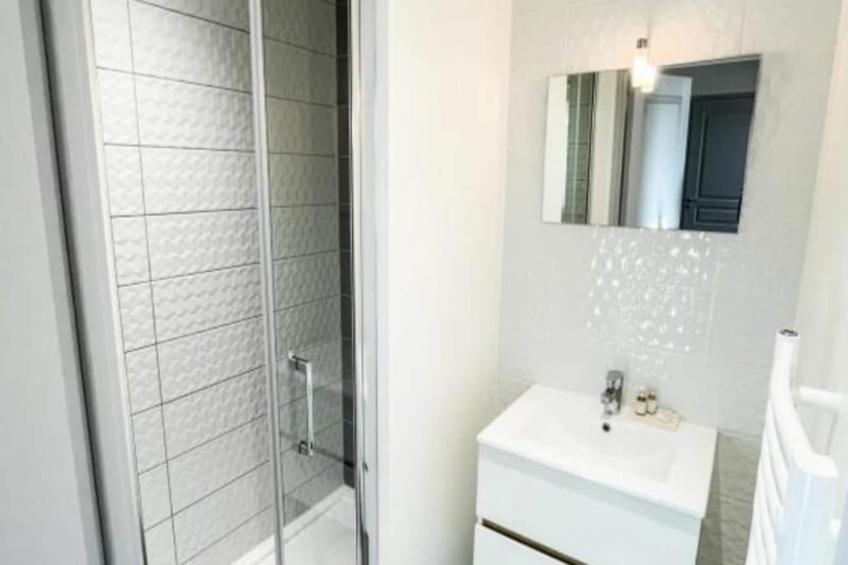 Appartement Rénové Avec Belle Pierre Et Climatisation Pour 2 Personnes - foto 12