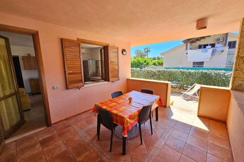 Helle mediterrane Villa mit Veranda und Garten - foto 8