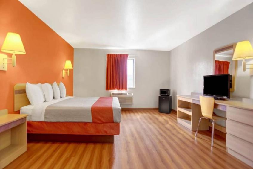 1 King Bed  Non-Smoking - foto 10