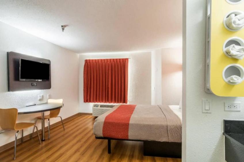 1 Queen Bed  Non-Smoking - foto 7