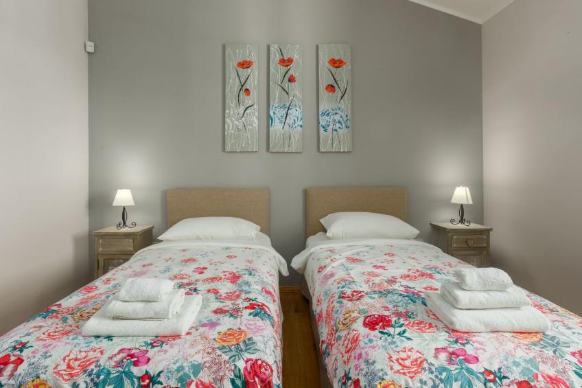 Villa mit Pool, Garten und Sommerküche - foto 45