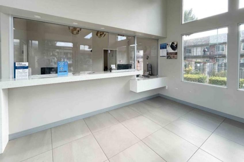 1 King Bed  Non-Smoking Kitchen - foto 25
