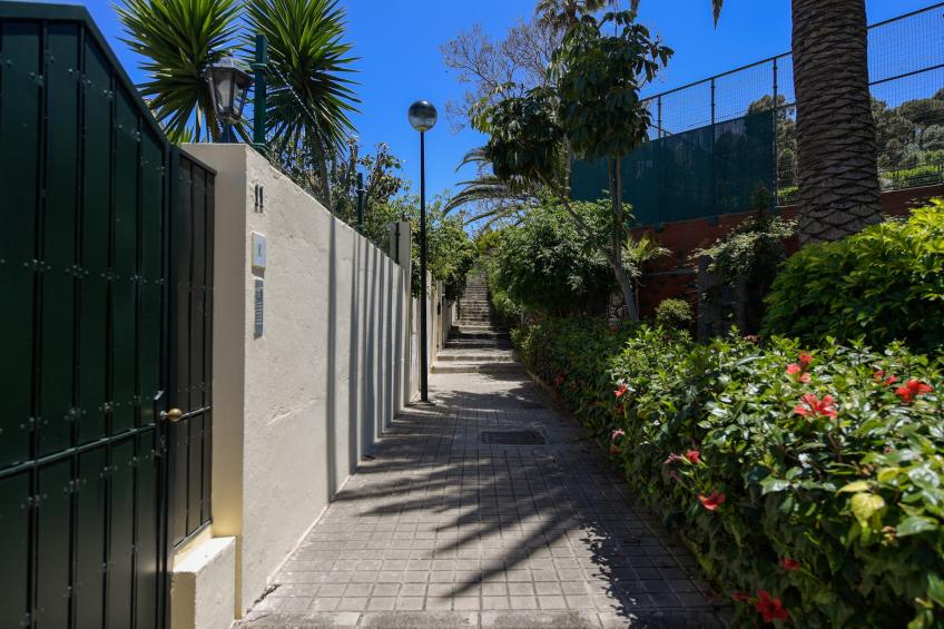 House with cozy garden BBQ and free parking - foto 34