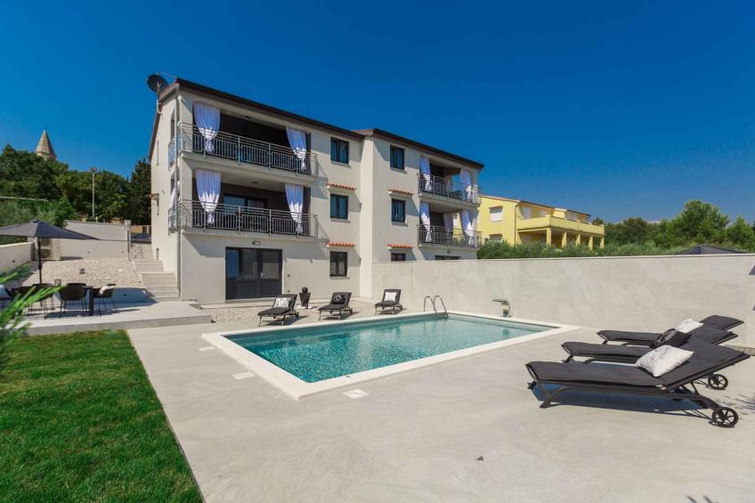 Vakantiewoning met airconditioning en zwembad - BF-X6JBN