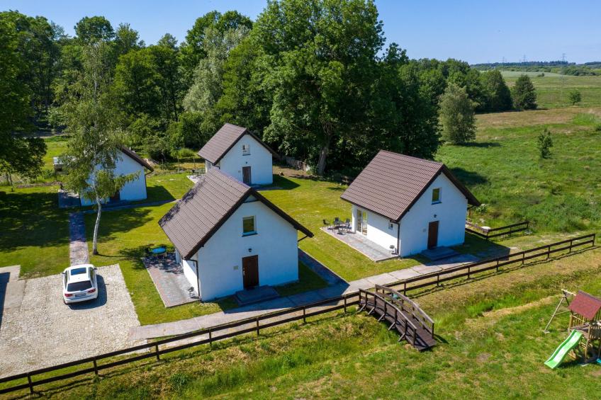 Komfortowe domki wakacyjne dla 4 osób w Lędzinie