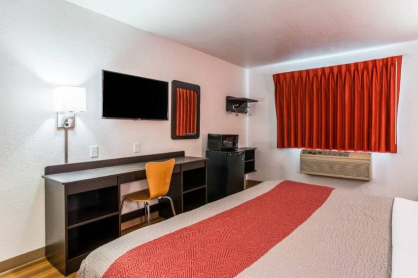1 King Bed  Non-Smoking - foto 14
