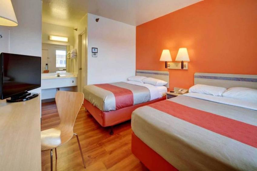 2 Queen Beds  Deluxe Micfridge - foto 5