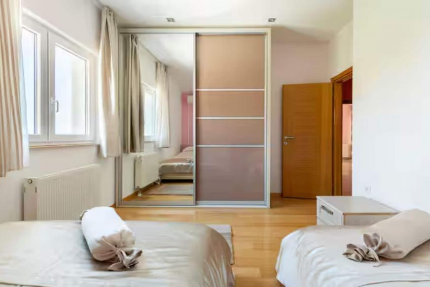Villa Ana with Outdoor Pool, Sauna and Hot-Tub - Six Bedroom Villa with Outdoor Pool, Sauna and Hot-Tub - foto 9