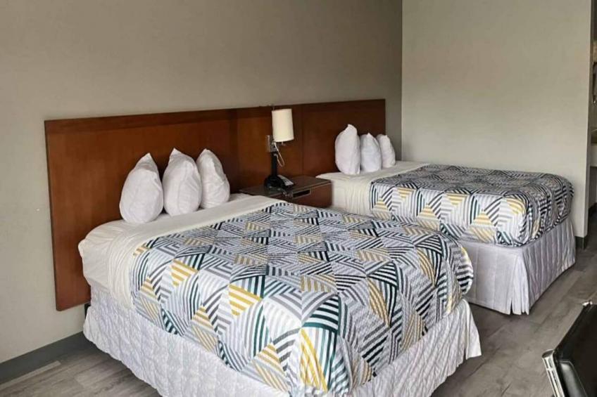 2 Queen Beds  Non-Smoking Micfridge - foto 2