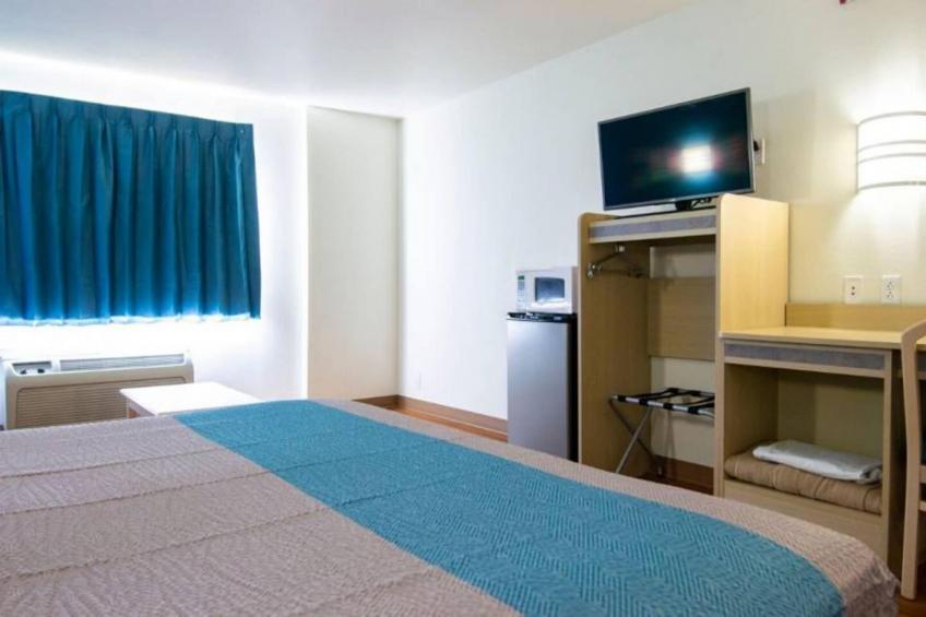 1 King Bed  Non-Smoking - foto 18