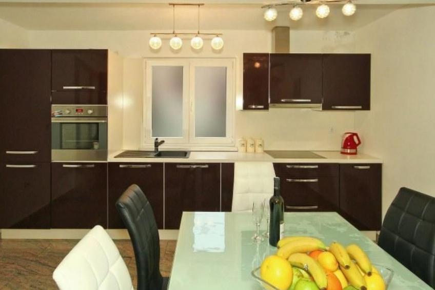 mit Pool, Terrasse und Parkplatz - foto 4