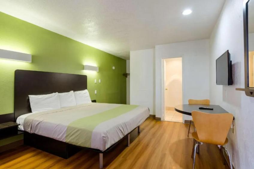 1 King Bed  Non-Smoking