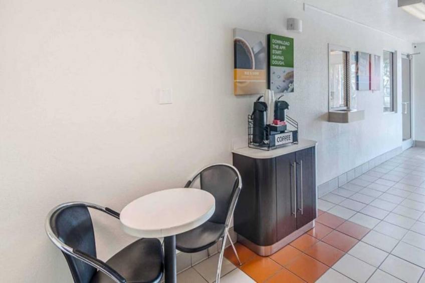 1 QUEEN BED  NON-SMOKING KITCHEN - foto 38