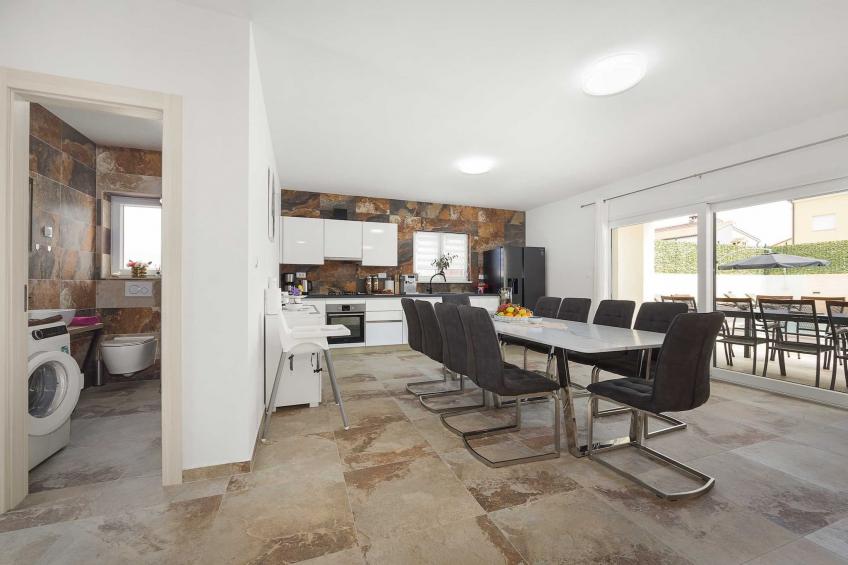 Villa Nur Amela with Pool, Jacuzzi, Darts - foto 17