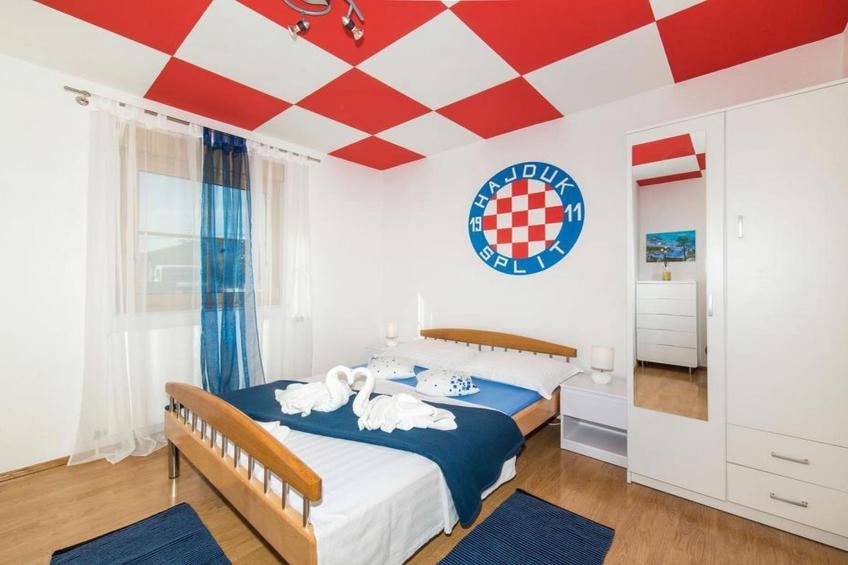 Spacious Holiday Home with Pool and Hot Tub in Kastel Stari - Four Bedroom Holiday Home with Pool - foto 8