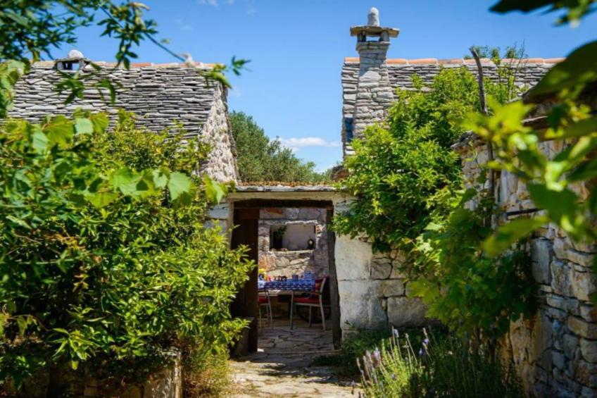 Romantic Stone House and Yard Near Stunning Beach - Two Bedroom Holiday Holiday Home  with  Patio and Terrace - foto 20