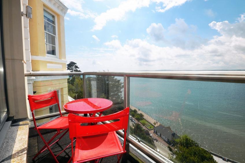 Modern eingerichtete Ferienwohnung in der ersten Etage mit Panorama-Meerblick v - foto 2