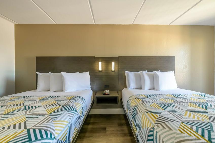 2 Queen Beds  Non-Smoking Kitchen - foto 7