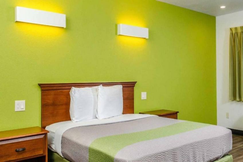 1 King Bed  Non-Smoking - foto 4