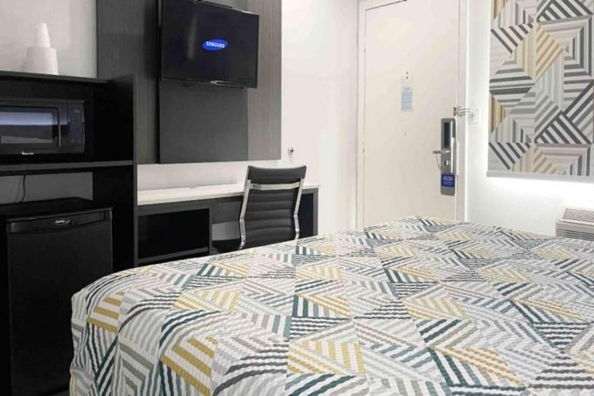1 King Bed  Micfridge - foto 3