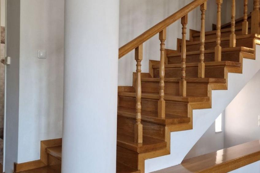 Vollständig umschlossene und großzügig angelegte dreistöckige Ferienvilla mit f - foto 7