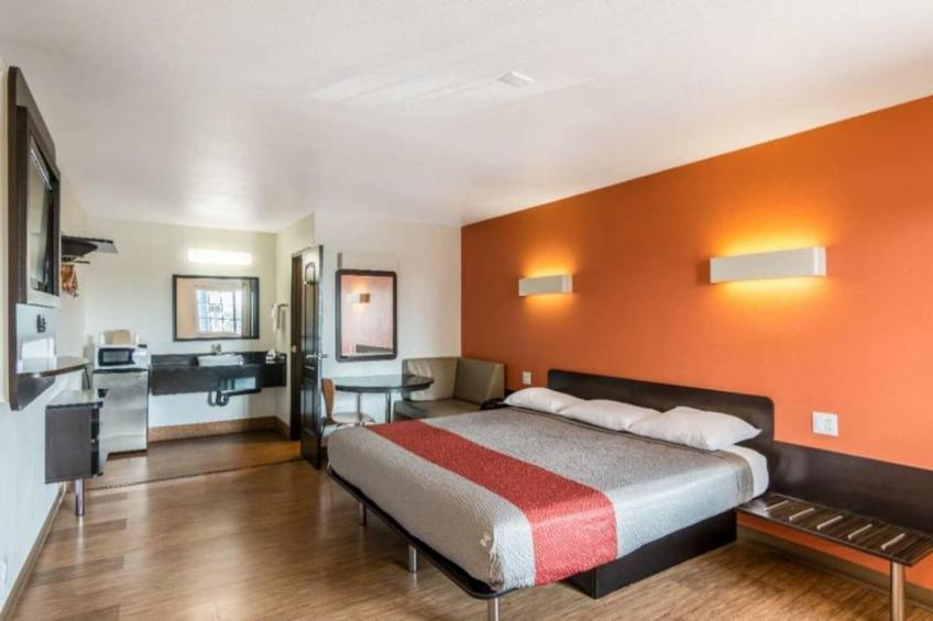 1 King Bed  Non-Smoking Micfridge - foto 7
