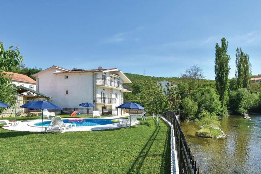 Serene Villa with Pool, BBQ, and Authentic Tavern Surrounded by Nature - Five Bedroom Holiday Home - foto 18