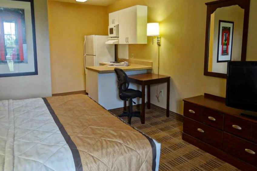 1 Queen Bed | Non-Smoking, Kitchen - foto 24