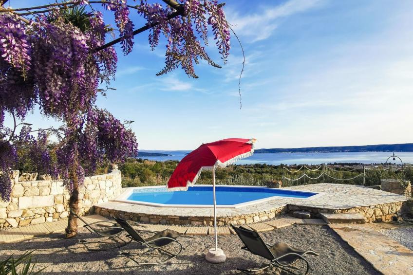 in Kaštel Lukšić mit großer Terrasse und Bergblick - foto 11