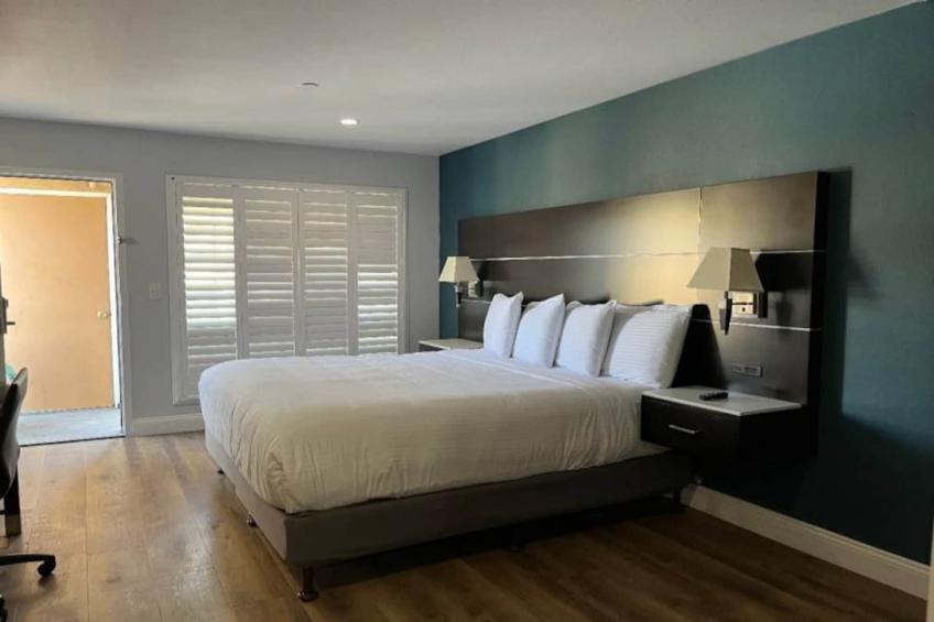 1 King Bed  Non-Smoking Kitchen - foto 30
