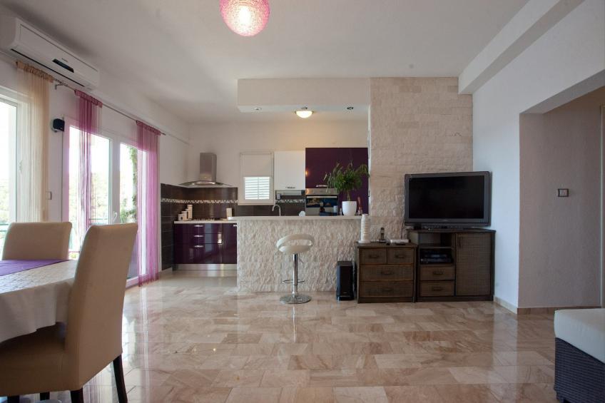 Wonderful Visinisce Apartments with Terrace and Sea Views - Standard Two Bedroom Apartment  (Owner 1) - foto 9