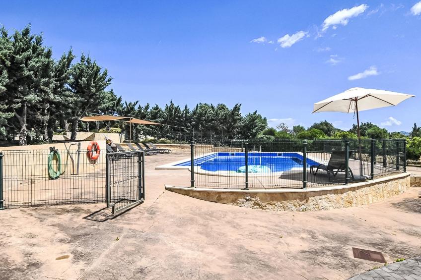 Finca mit großem eingezäunten Pool und Klimaanlage. - foto 4