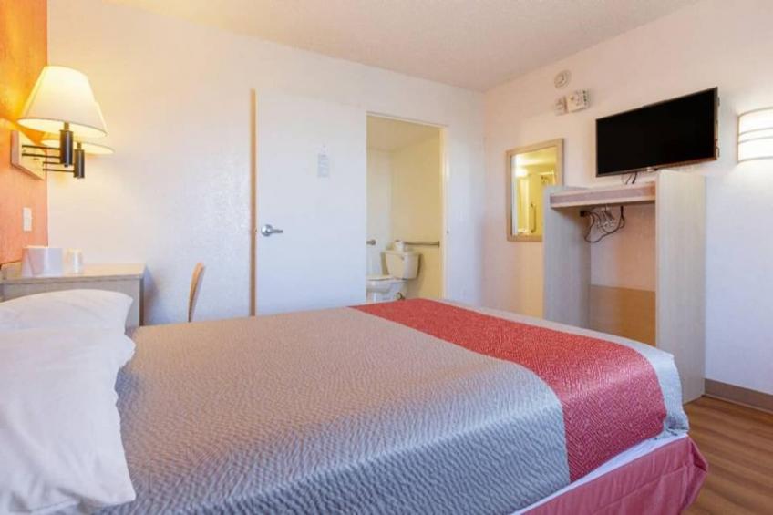 1 FULL BED  MOBILITY ACCESSIBLE TUB - foto 10