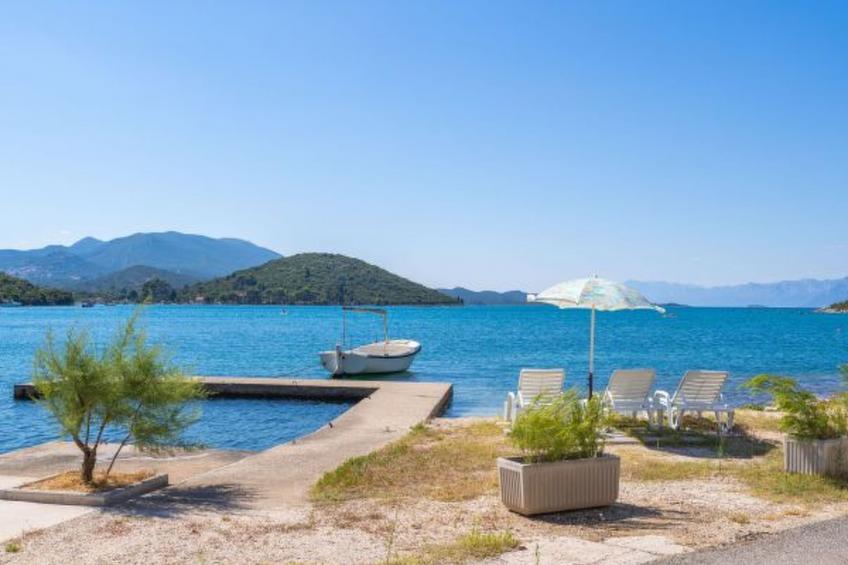 Beachfront Apartment house Hon with pool - foto 33