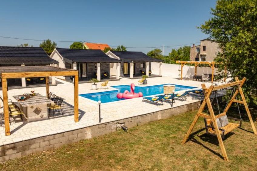 Unique Villa V with pool