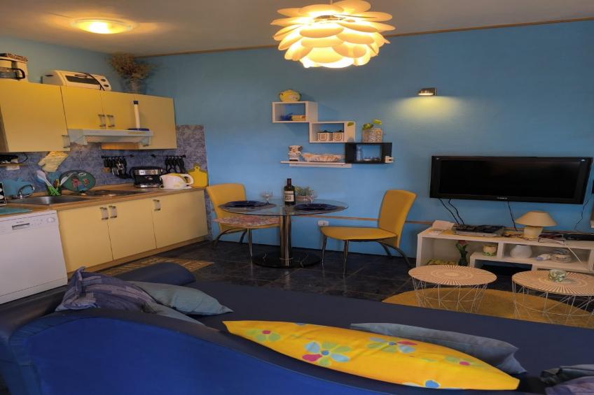 Cozy Apartments Žute, island of Korčula-One-Bedroom Apartment With Terrace And Sea View  (A2)