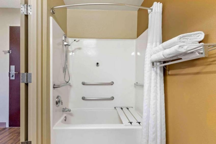 1 King Bed | Hearing Accessible, Kitchen - foto 38